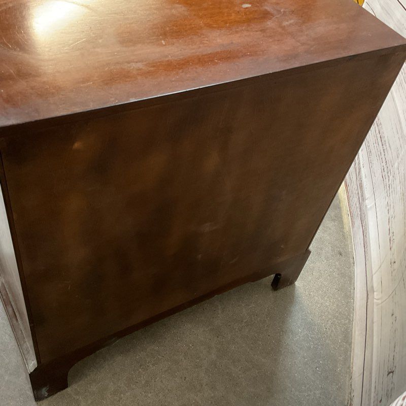 VTG/ANTIQUE BEACON HILL COLLECTION Georgian Style Bachelor Chest 28.5"H x 25.75W