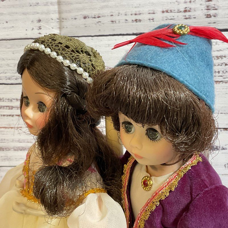 VTG. MADAME ALEXANDER Romeo & Juliet Porcelain Dolls- 11"