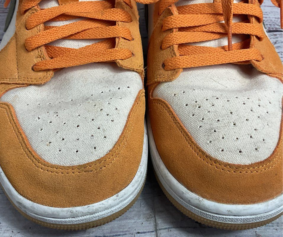 Air Jordan 1 Low SE Sneakers Light Curry 11