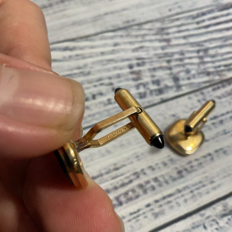 VTG. Krementz Gold Tone Onyx Signed Metal Cufflinks