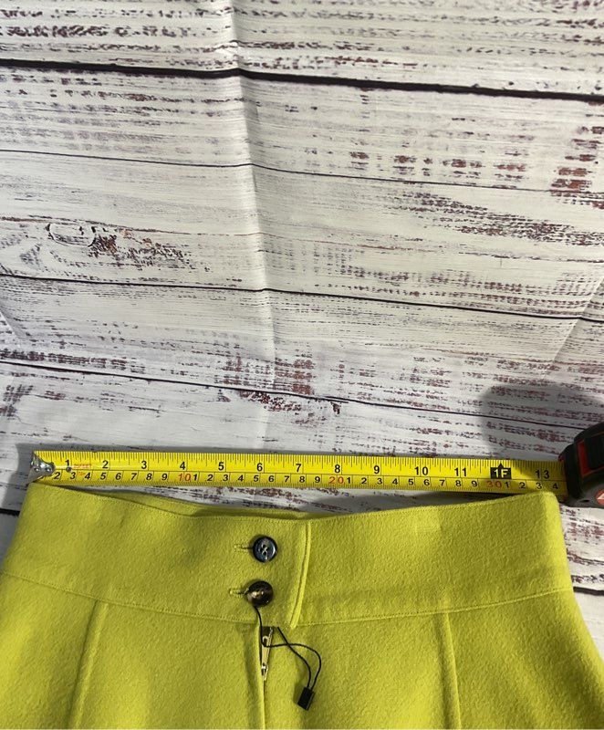 Women's Salvatore Ferragamo Green 100% Wool Skirt Size 26 Waist