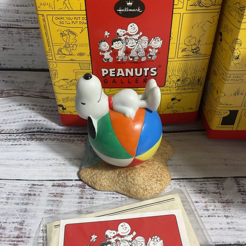 VTG. Hallmark Peanuts Gallery Snoopy Figurines & Snowglobe 4 pc. Bundle