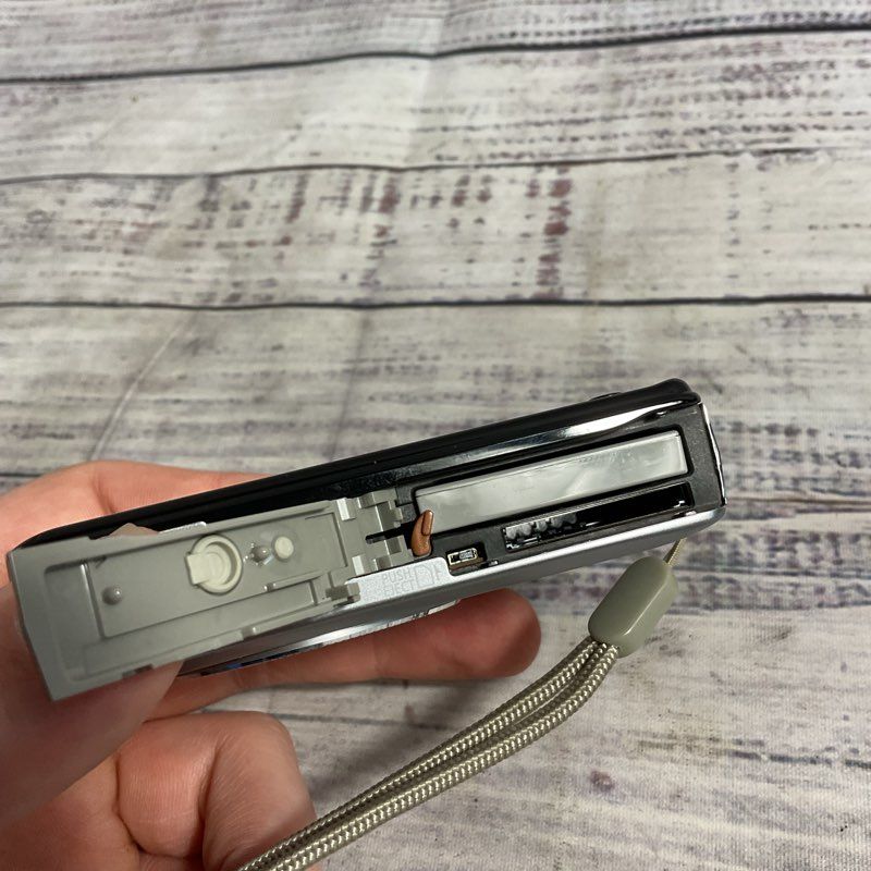 Canon Powershot SD630 6MP 3X Zoom Digital Camera UNTESTED, NO CHARGER