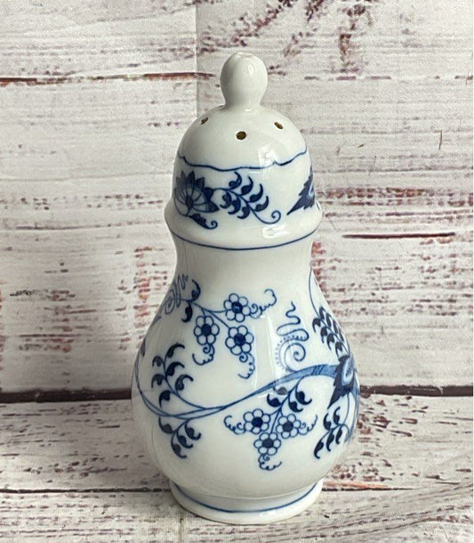 Blue Danube Blue Onion Porcelain Salt & Pepper Shakers Multicolor