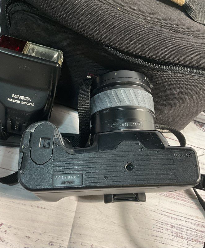 Minolta Maxxum 5000i Film Camera With AF 35-80mm Lens & Maxxum 200i Flash W/ Bag