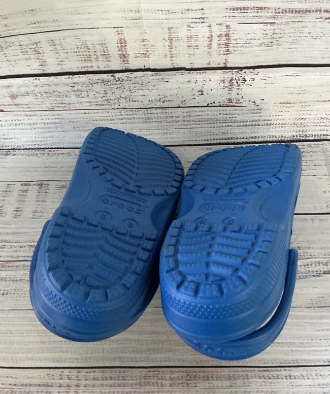 Unisex Adult Rubber Crocs Slip-On Women Size 8 Men Size 6