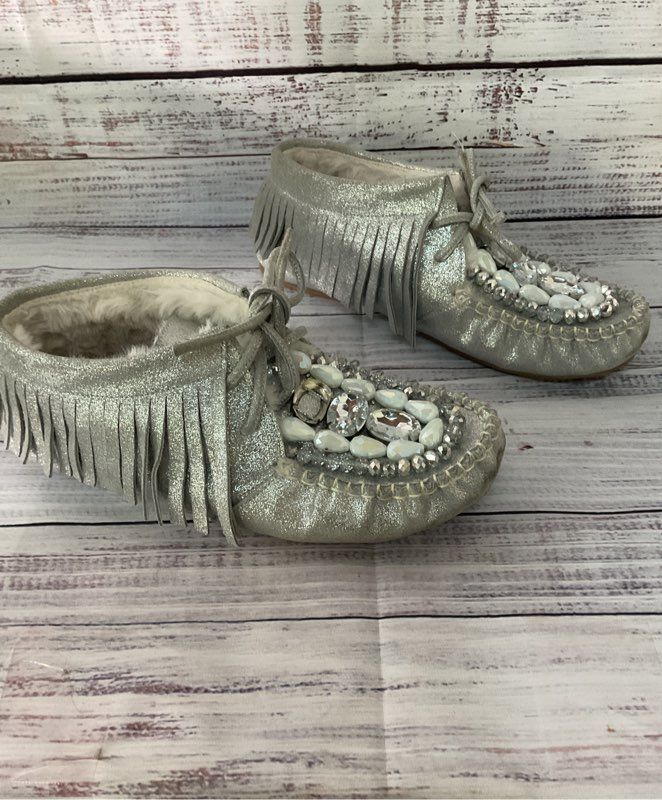Women's Elena Linardarki Silver Moccasin w/ embellishments Size 5.5 Retail $200