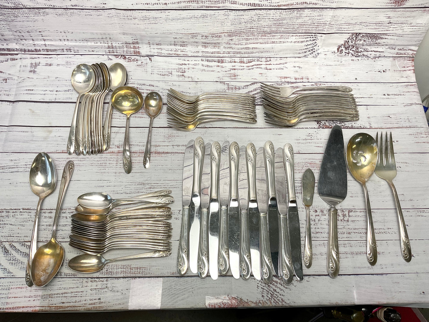 Holmes And Edwars Romance Silver Plated Flatware Set + Serving Pieces 76 Pieces
