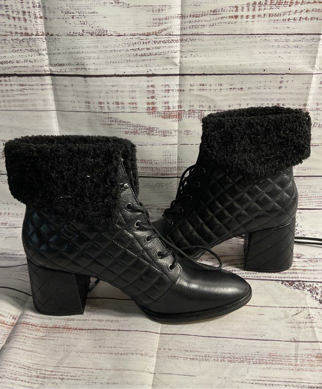 Karl Lagerfeld Cantyn Faux Fur Quilted Black Leather Block Heel Booties Size 10