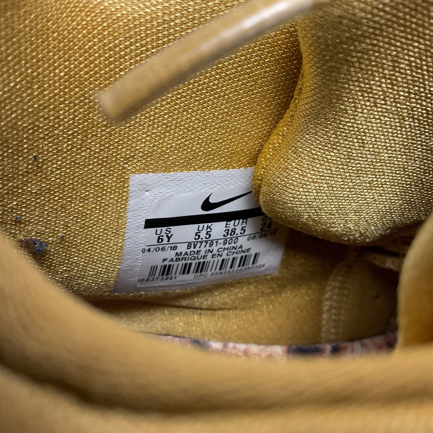 Nike Kyrie 4 Men's Cinnamon Toast Crunch Yellow Sneaker Athletic Shoe 6Y Youth