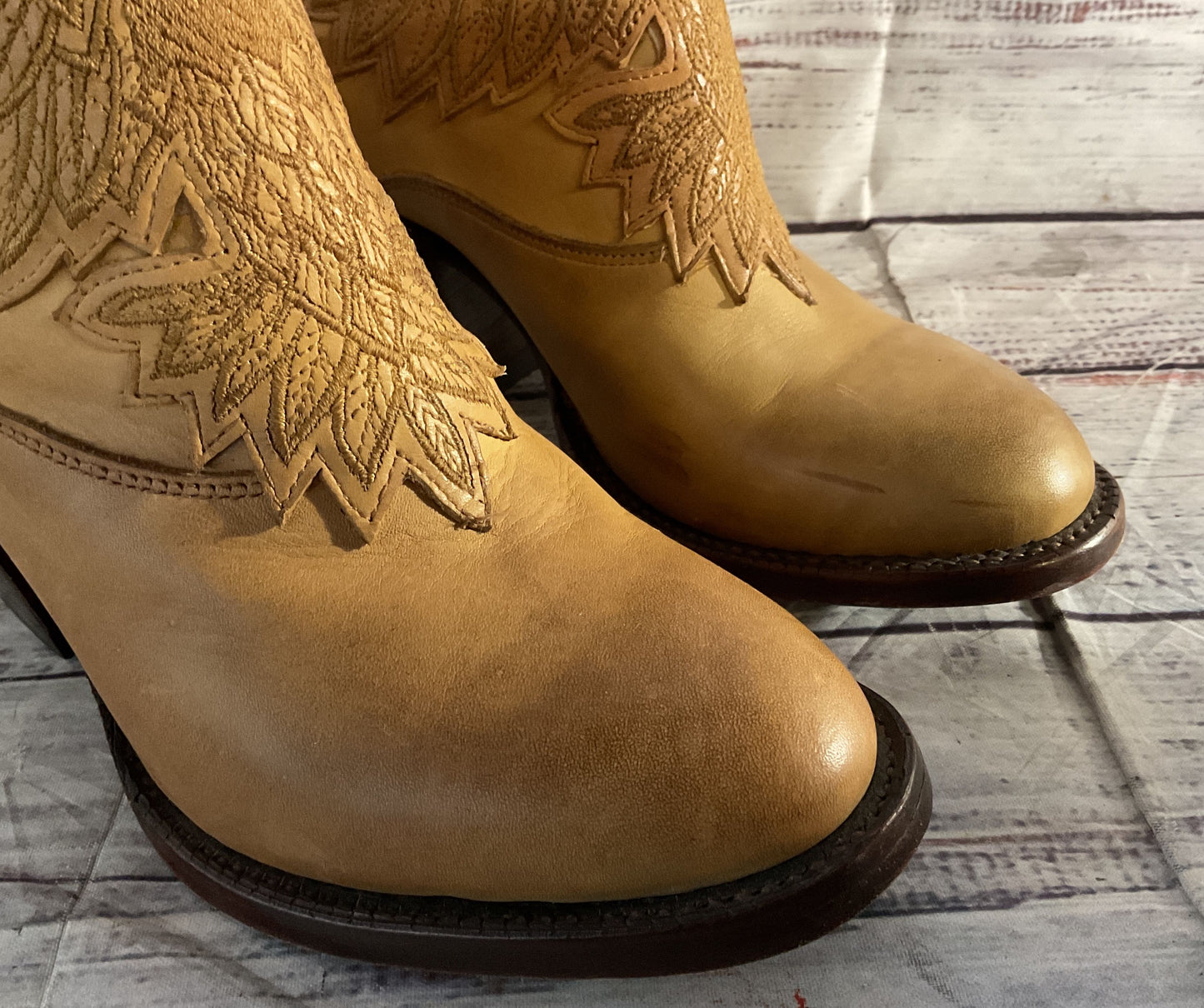 Lucchese Embroidered Eagle Wing Leather Ankle Booties Tan 7