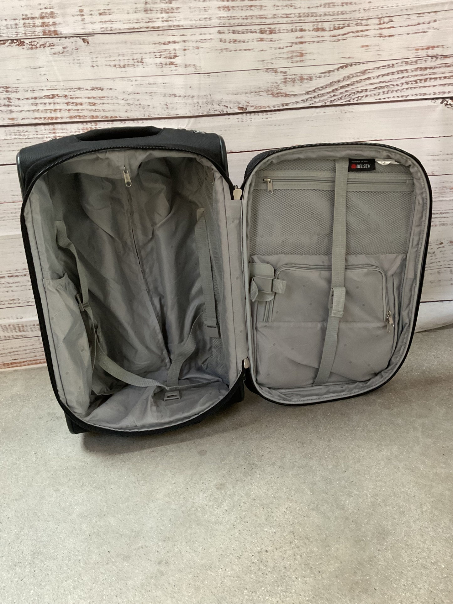 Delsey Lightweight Black Carry On Luggage 14x23x10