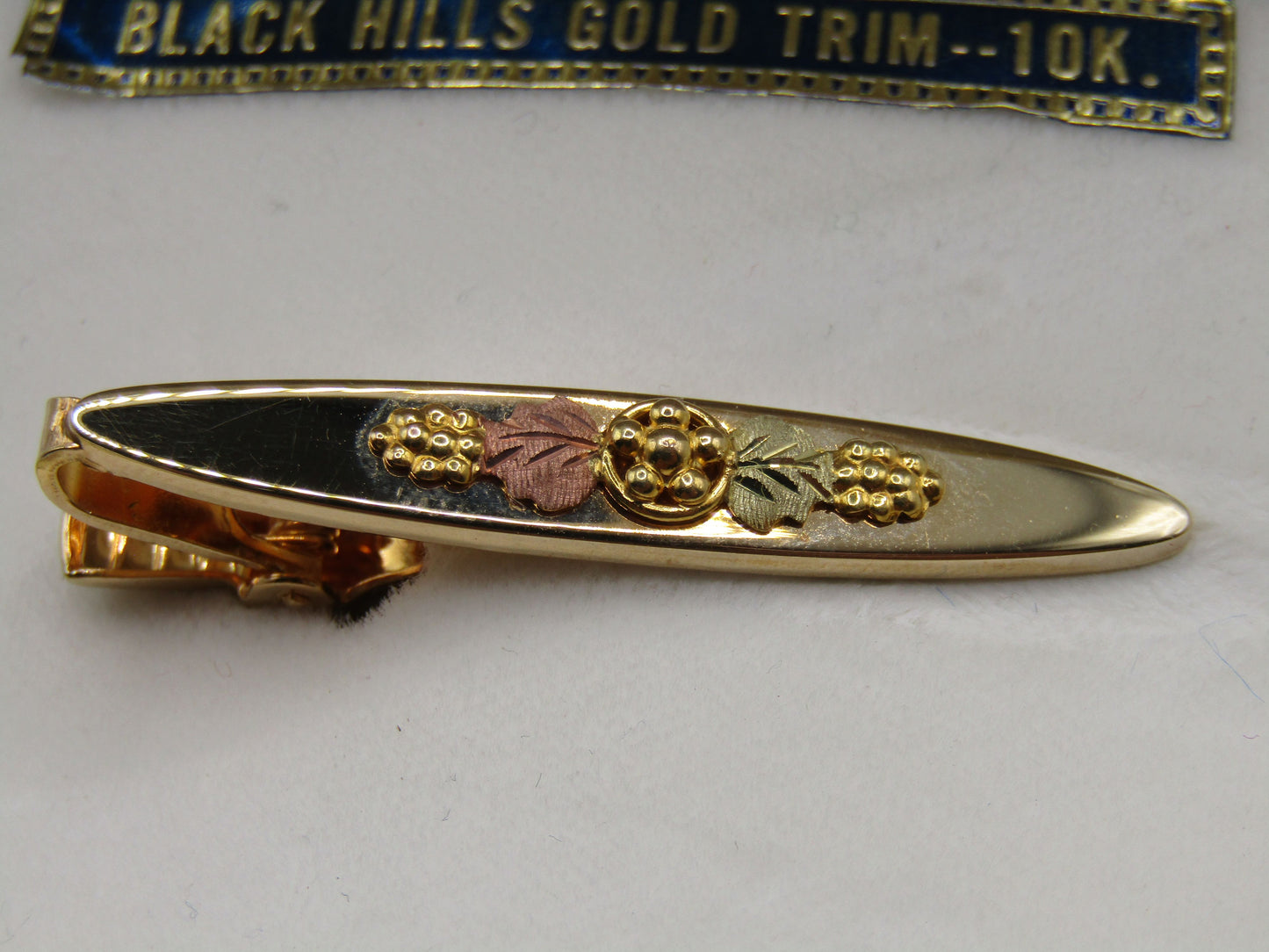 Landstrom's Black Hills Gold 10K Yellow Gold Floral Trim Tie Clip