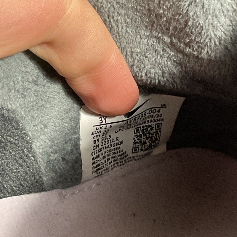 Nike Novice High Winter Snow Boots Kids Size 5Y Gray White