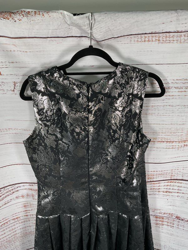 Carmen Marc Valvo Women's Black & Silver Metallic Floral Dress - Size 10