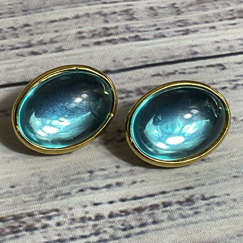 VTG. TRIFARI Gold Tone Blue Oval Rhinestone Clip On Earrings- 1.25"