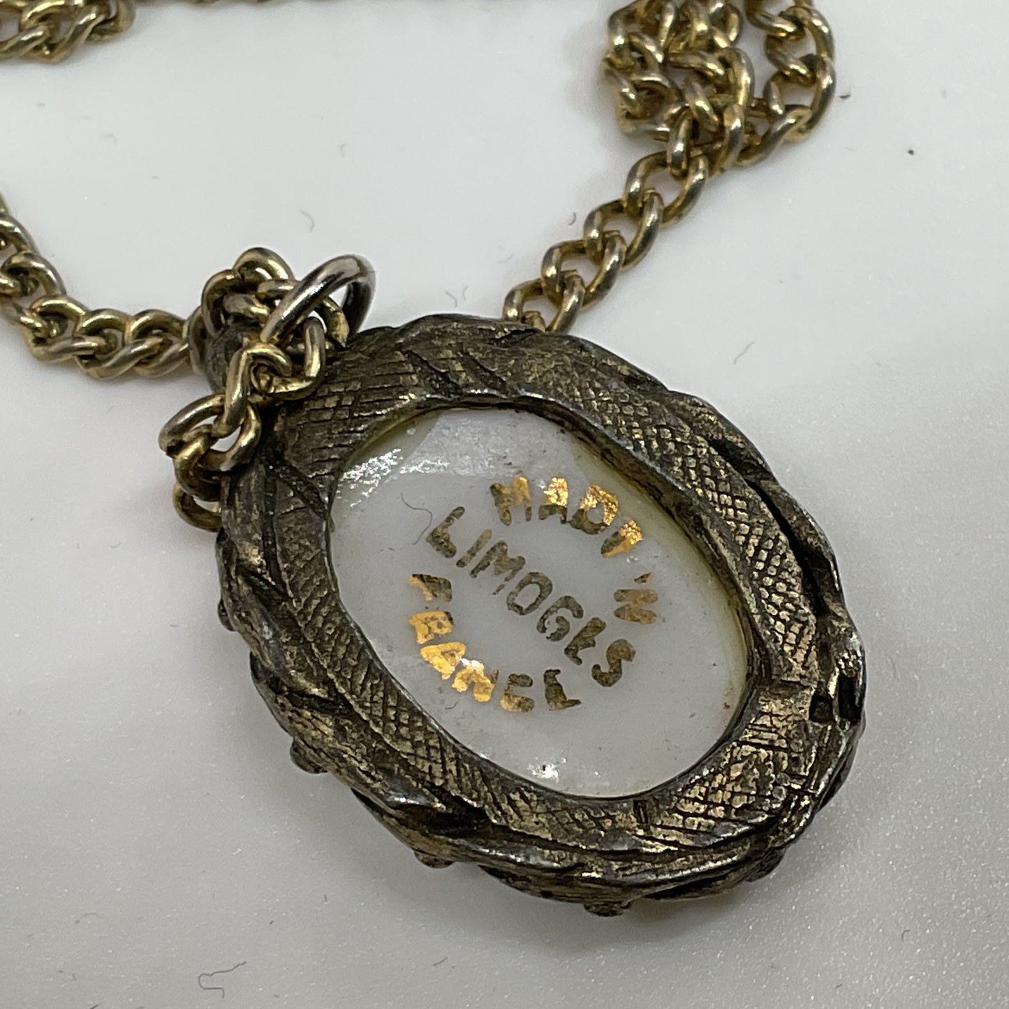 VTG./ANTIQUE LIMOGES Gold Tone Hand Painted Porcelain Cameo Portrait 1" Pendant