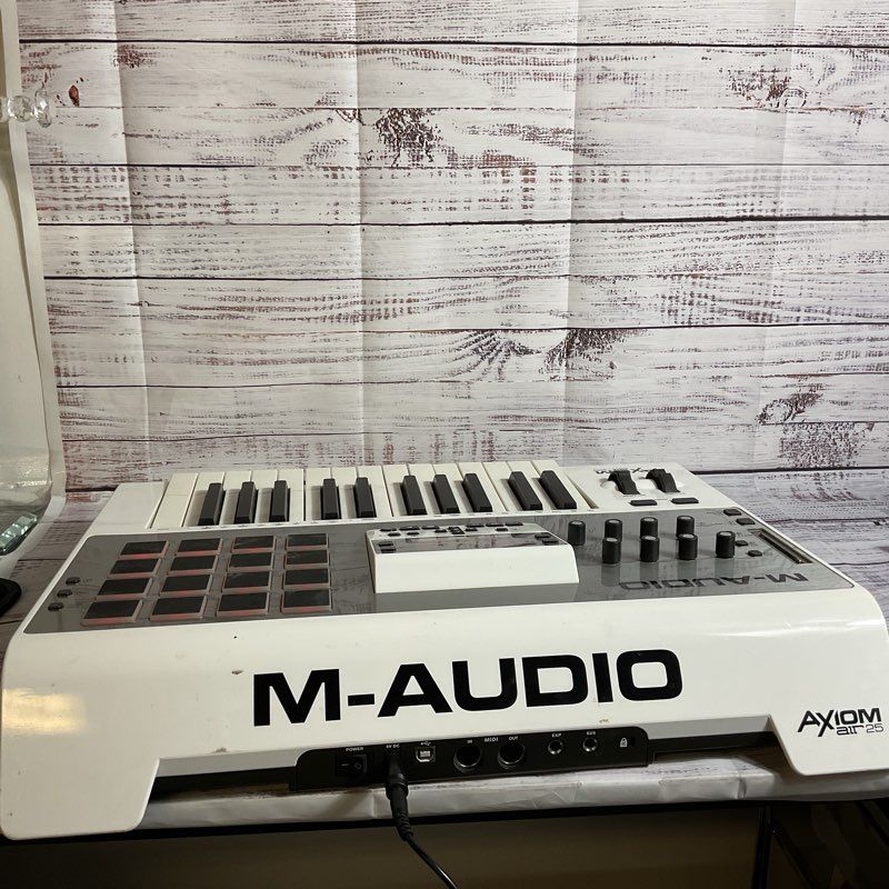 M-AUDIO Axiom Air 25 Key MIDI Controller (NO POWER CORD)