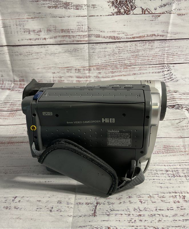 Canon ES75 HI 8 8mm Video Camcorder VCR Player Video No Battery NO POWER SUPPLY!
