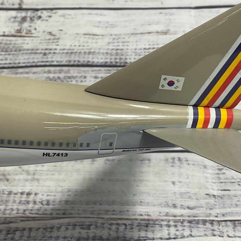 Asiana Airlines Boeing 747 400 1:200 Scale Model W/ Stand