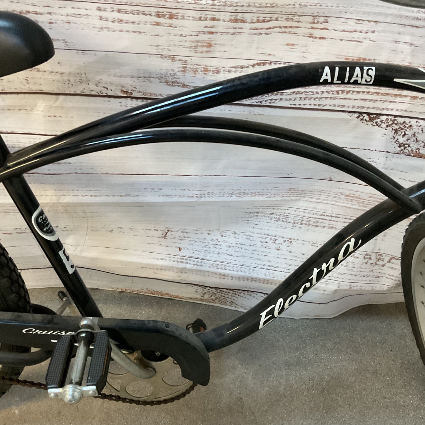 ELECTRA Alias Cruiser-1 Beach Cruiser Bike- 26 (WHEELS ARE FLAT)