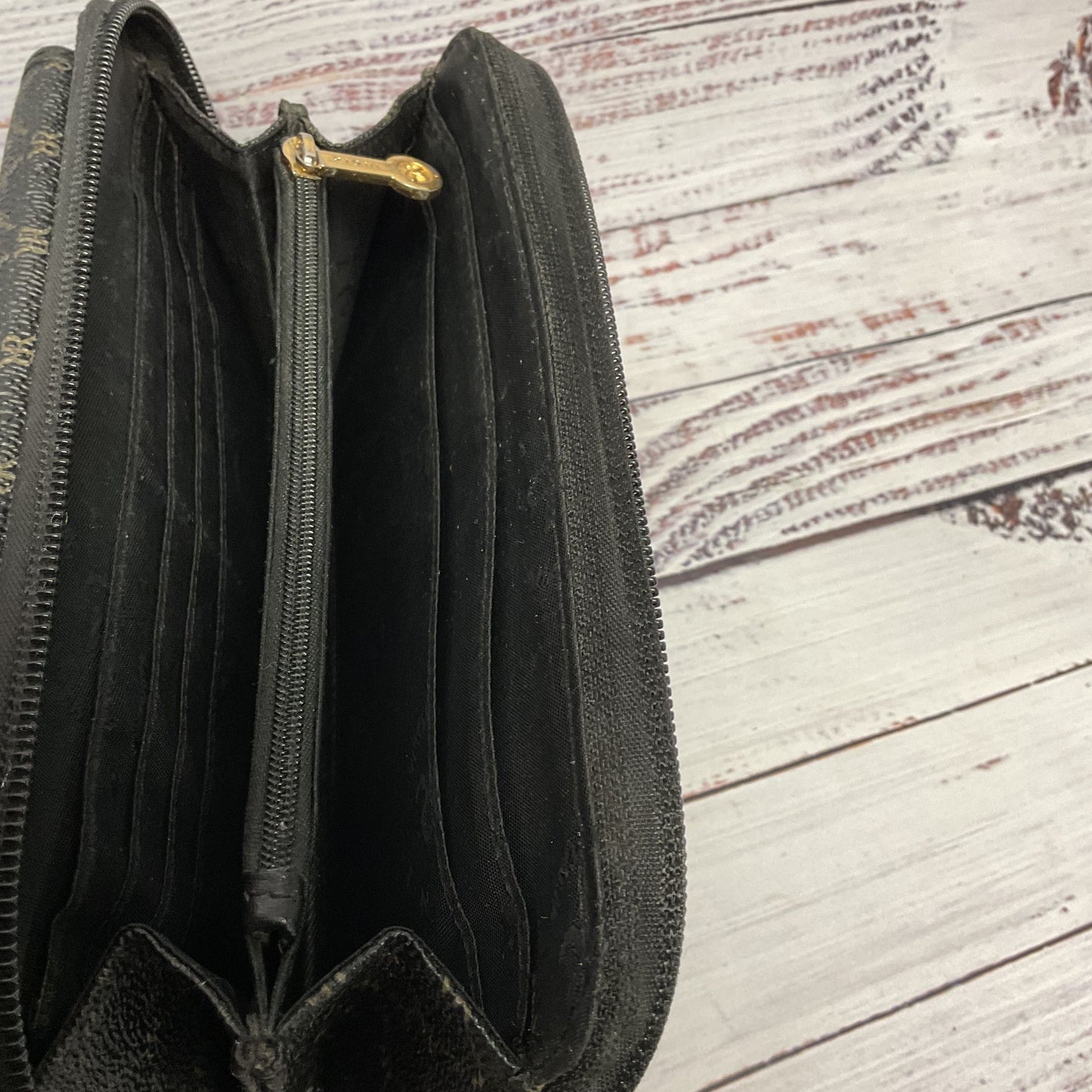 Rioni Black Logo Monogram Patent Leather Folding Zip Wallet