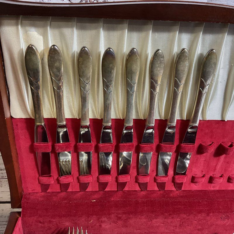 ANTIQUE COMMUNITY ONEIDA Lady Hamilton Flatware Set w/Case- 5O PIECES