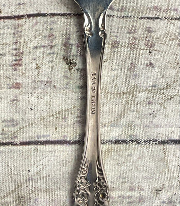 Onedia Vintage Set of 8 Renoir Pembrooke Dinner Spoons Stainless Steel