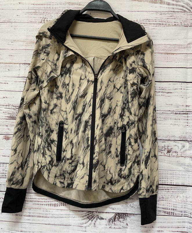 Women's Lululemon Black/Beige Jacket w/hood Size XS/S