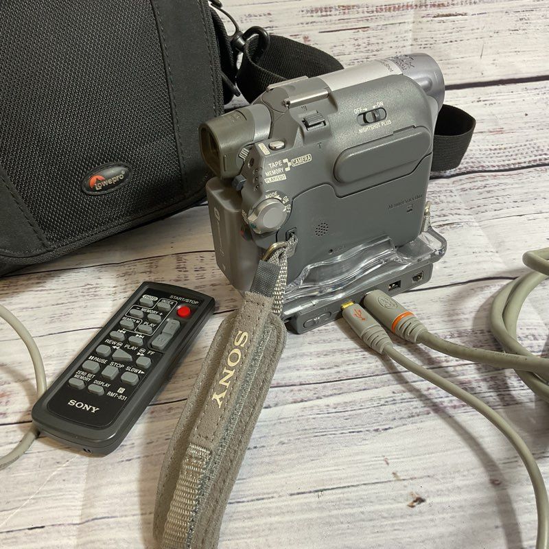 SONY DCR-HC32 Handycam Mini DV Camcorder Video Camera- FOR PARTS- NO CHARGER