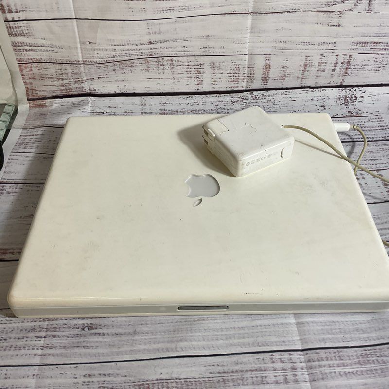 APPLE Mac iBOOK G4 Laptop- WORKS!!!