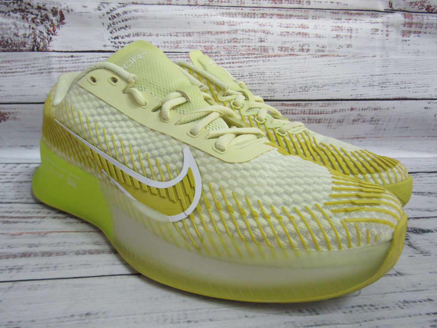 Nike Air Zoom Vapor 11 Women's Luminous Green Low Top Sneakers Size 9 DR6965-300