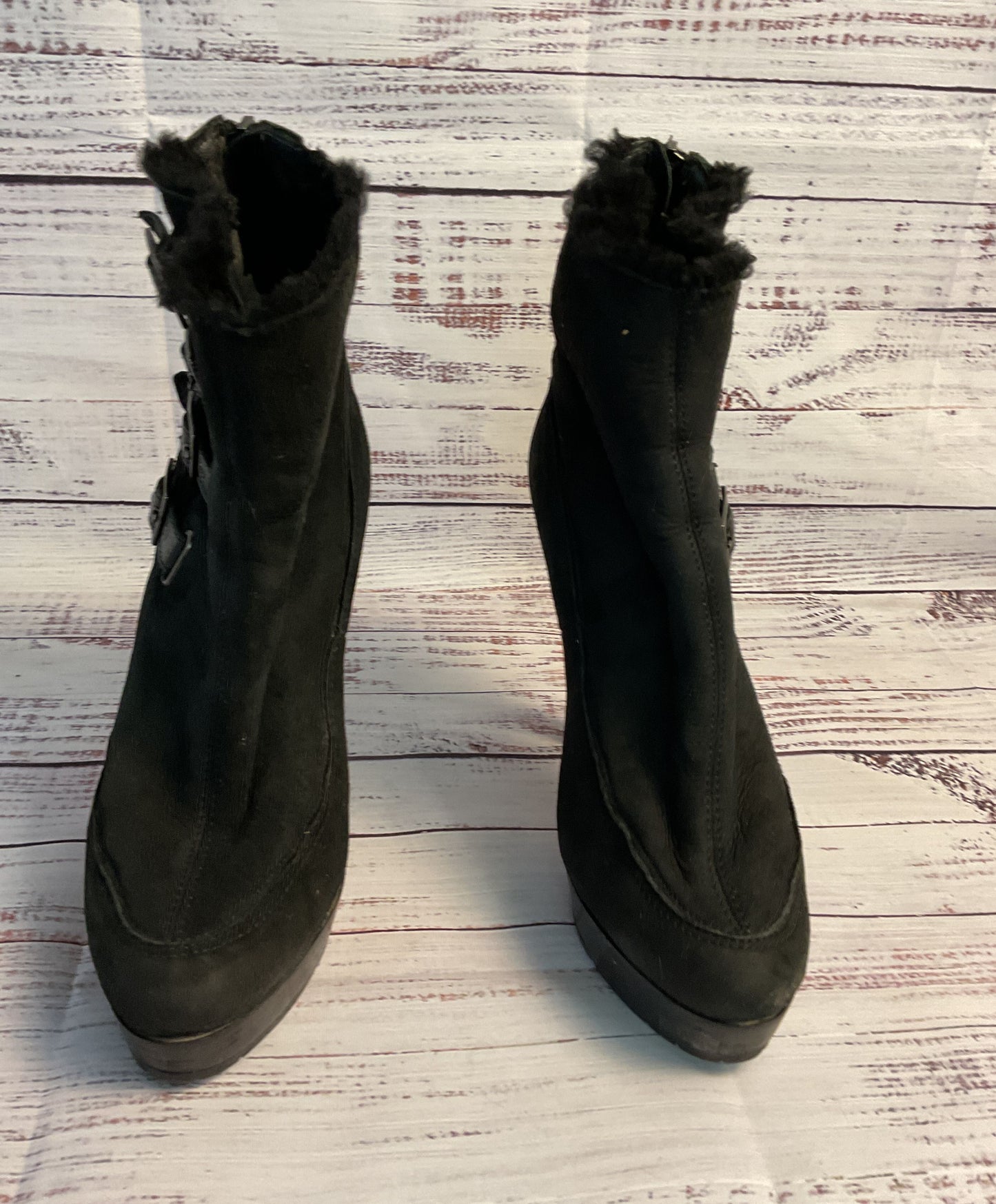 Women's Jimmy Choo Black Boot with fur lining and buckles Size 39 US 8.5