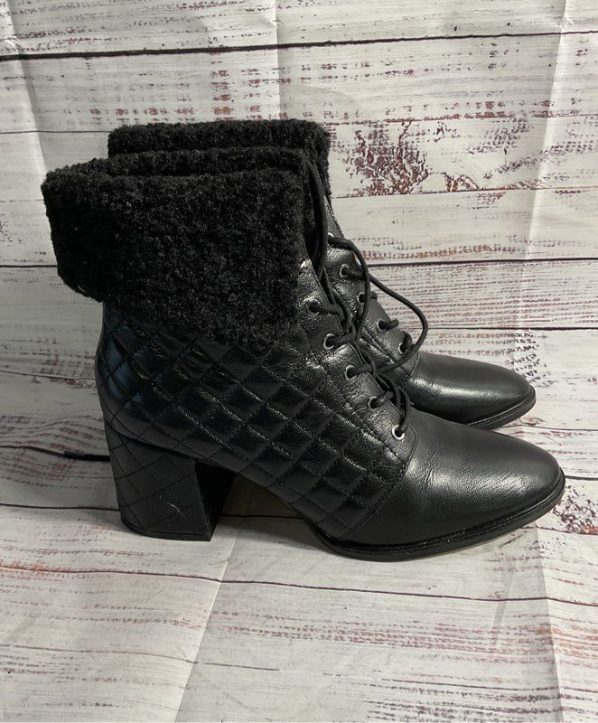 Karl Lagerfeld Cantyn Faux Fur Quilted Black Leather Block Heel Booties Size 10