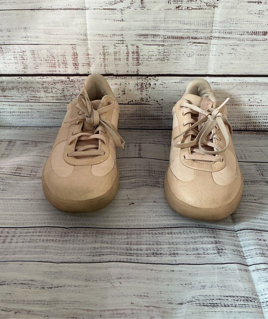 Women's Lululemon Cityverse Sneaker Size 9