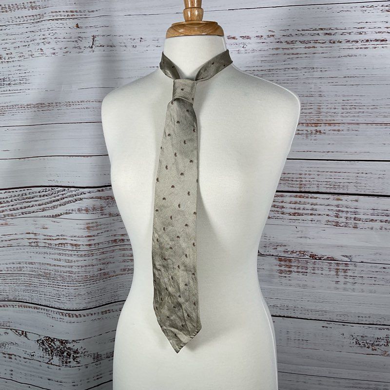VTG. Dries Van Noten Silver Patterned Silk Tie - Size 55 in.