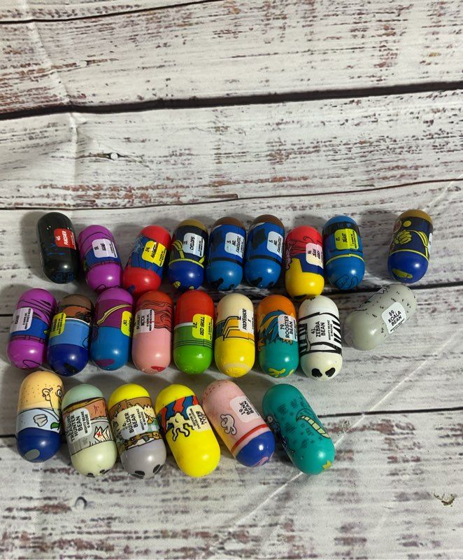 Lot of 24 Moose Toys Inc. MIGHTY BEANZ Beans