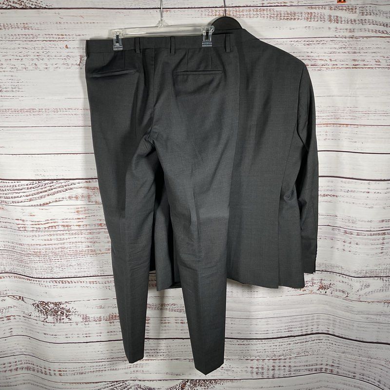 Hugo Boss 2 Piece Patterned Gray Men's Suit 34 in. Waist