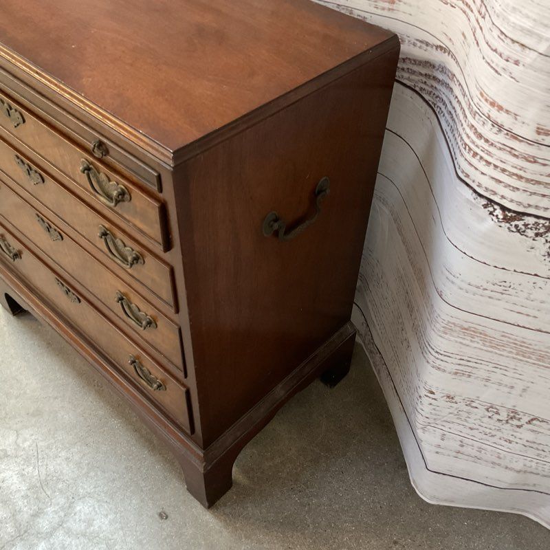 VTG/ANTIQUE BEACON HILL COLLECTION Georgian Style Bachelor Chest 28.5"H x 25.75W
