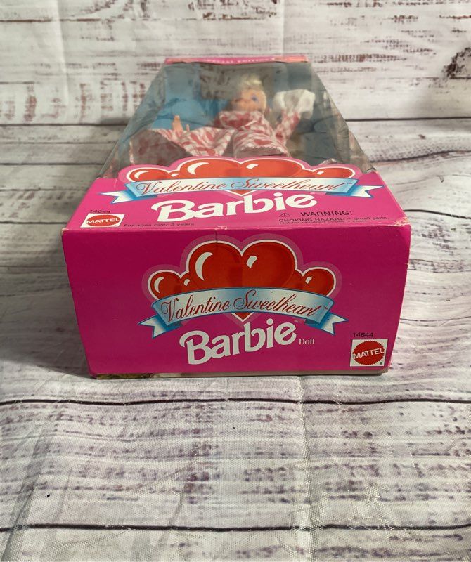NIB 1995 Valentine Sweetheart Barbie Doll Special Edition Mattel 14644