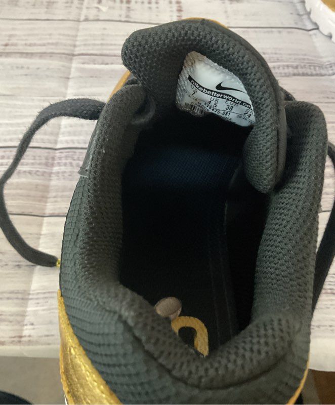 Women's Nike Nike Air Black And Gold Sneakers Size 7