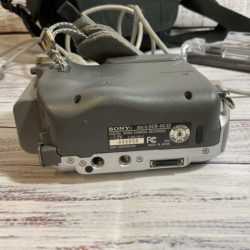 SONY DCR-HC32 Handycam Mini DV Camcorder Video Camera- FOR PARTS- NO CHARGER