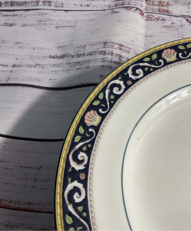 Wedgwood Runnymede 6 Appetizer Plates & 3 Saucers Bone China England W4472