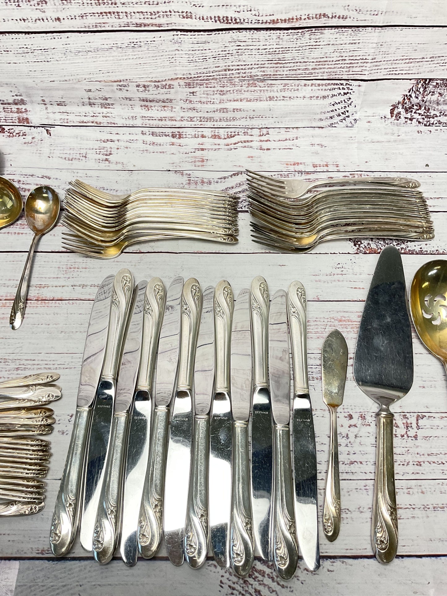 Holmes And Edwars Romance Silver Plated Flatware Set + Serving Pieces 76 Pieces