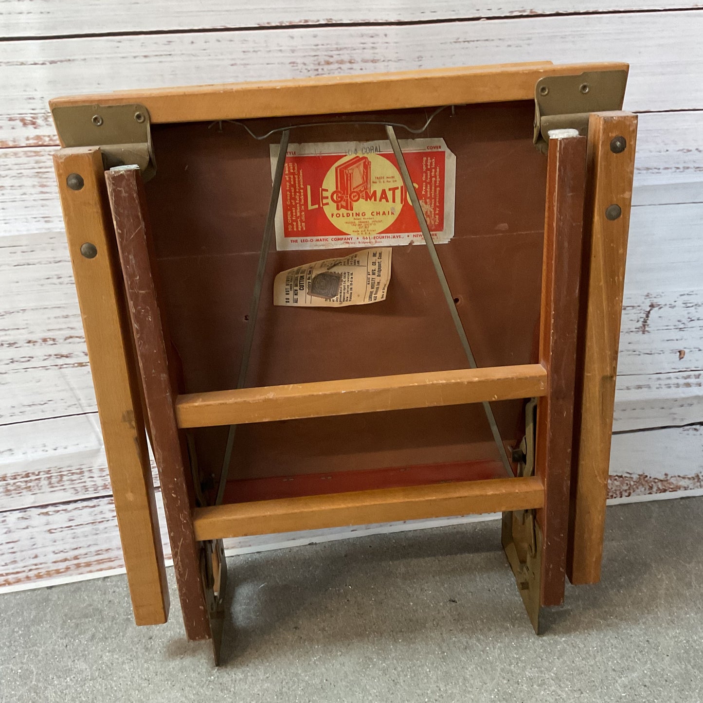Leg O Matic Mid Century MCM Portable Coral Red Wood Folding Chair 2/4