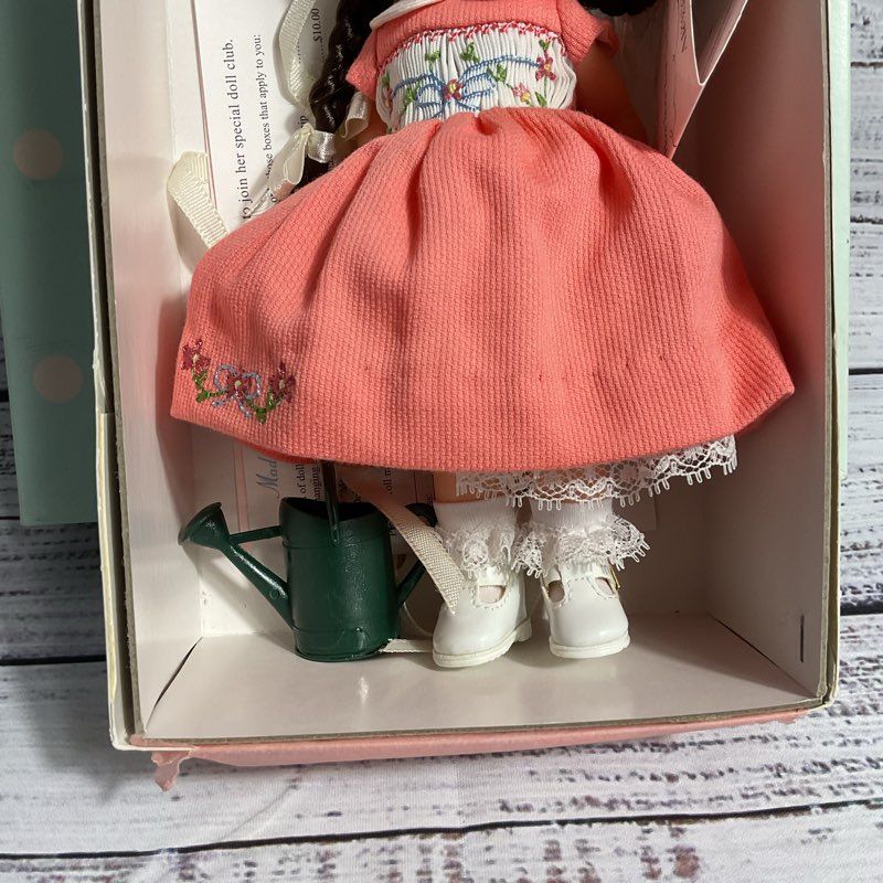 VTG. 2002 Madame Alexander How Does Your Garden Grow 34085 Doll NIB