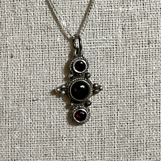 Sterling Silver Garnet & Onyx Pendant 18.5" Chain Necklace- 6.07g