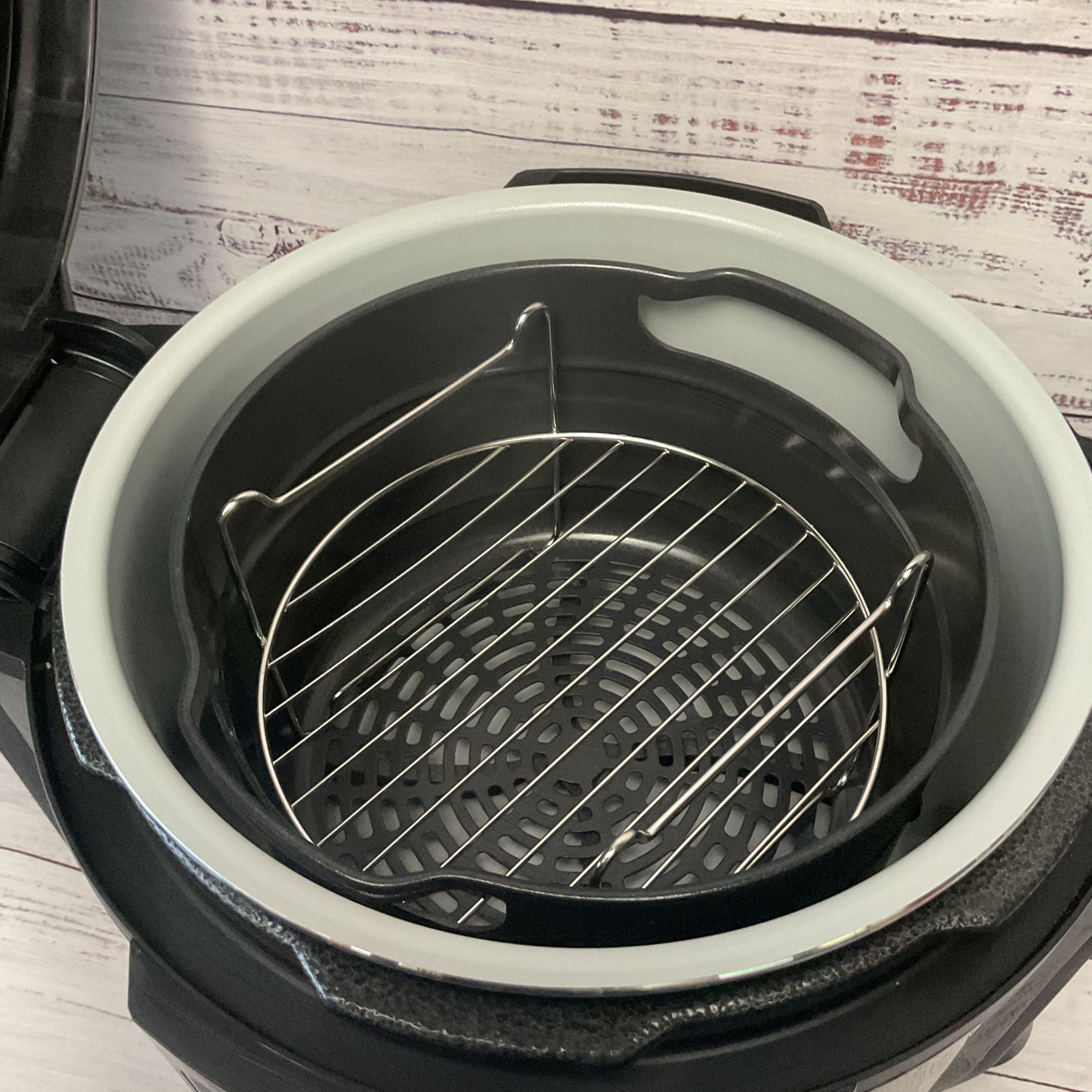 Ninja OP401BRN Foodi 8qt Air Fryer Turns on W/ Accessories