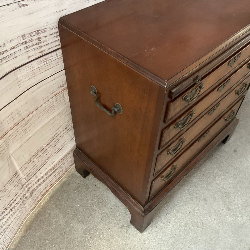 VTG/ANTIQUE BEACON HILL COLLECTION Georgian Style Bachelor Chest 28.5"H x 25.75W