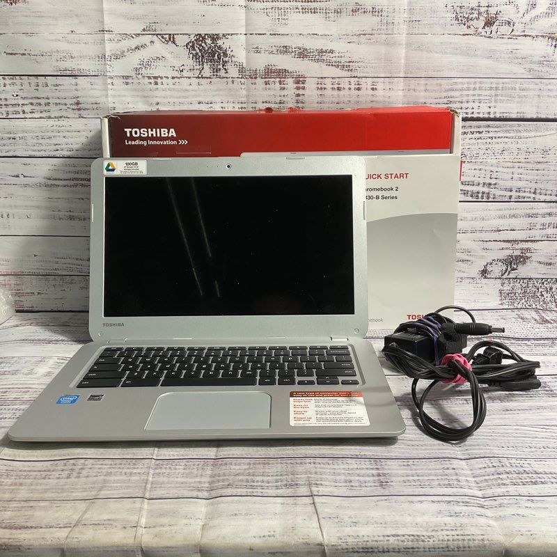 Toshiba Chromebook CB30-A3120 Silver 13.3" + Manuals, Works